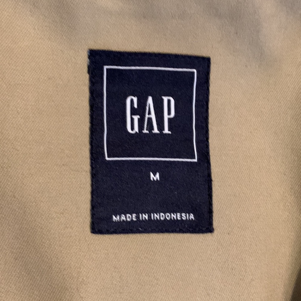 Tan Gap Trench Coat, Practically New, Only Worn O… - image 4